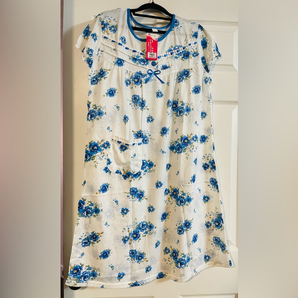 Women's Blue Floral Short-Sleeve Nightgown - White & Blue